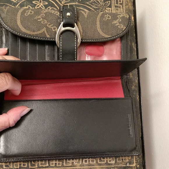 Dooney and Bourke Wallet - Picture 4 of 11